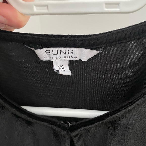 Black velvet Alfred Sung peephole Top - Picture 3 of 3